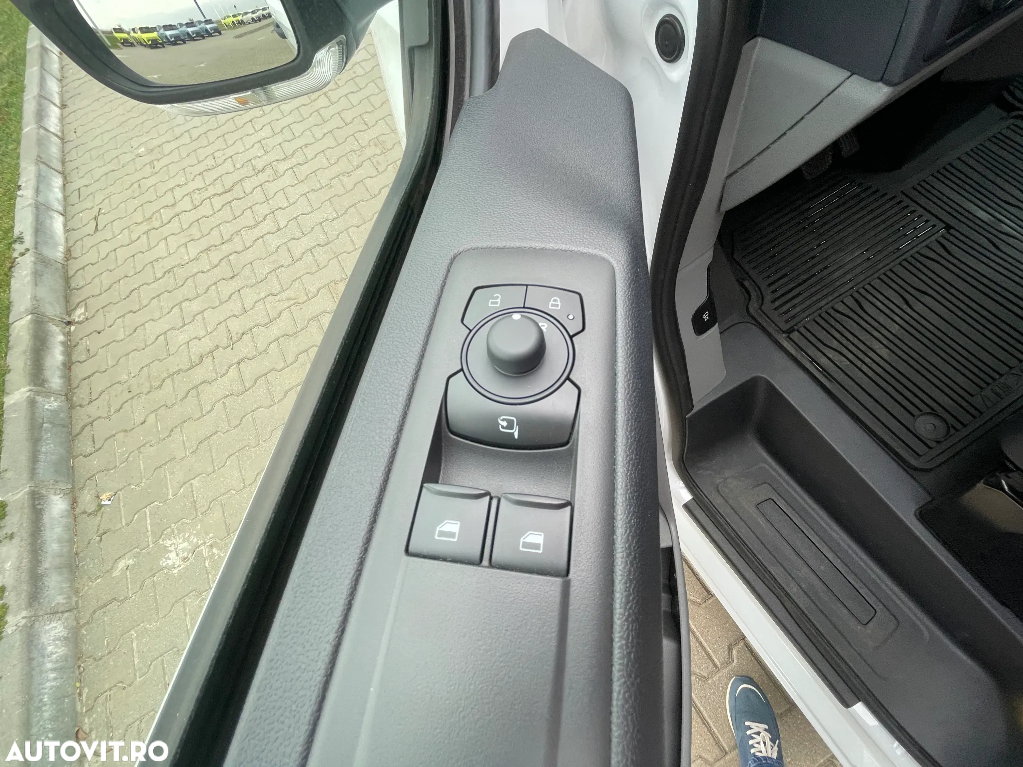 Ford Transit Custom Van 300L (L2H1) Trend 2.0L Panther 170 CP A8 FWD - 14