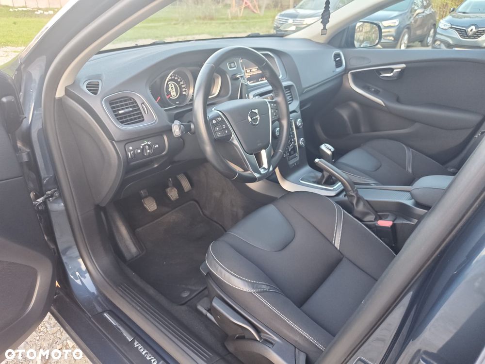 Volvo V40 D2 Momentum - 12