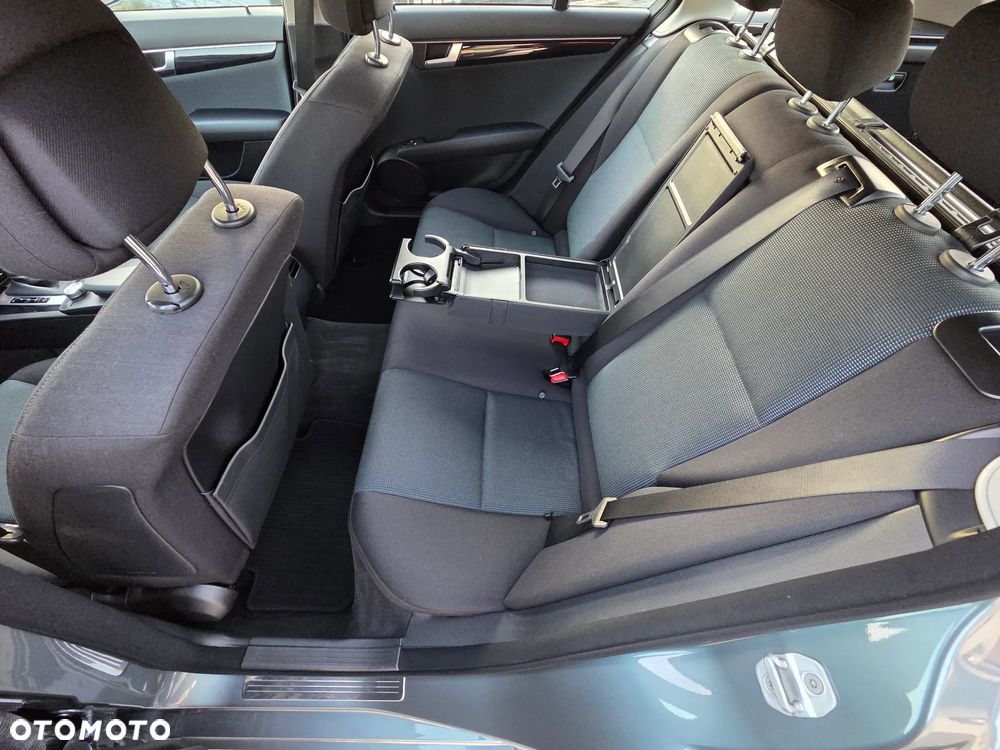 Mercedes-Benz Klasa C 180 BlueEFFICIENCY 7G-TRONIC Elegance - 8