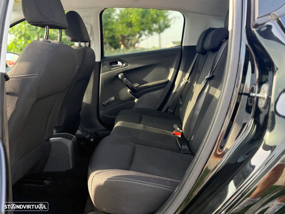 Peugeot 208 1.2 PureTech Style - 18