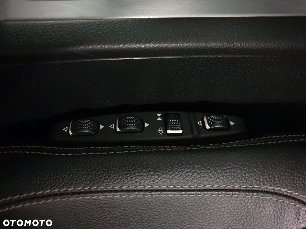 Mercedes-Benz Klasa E - 32