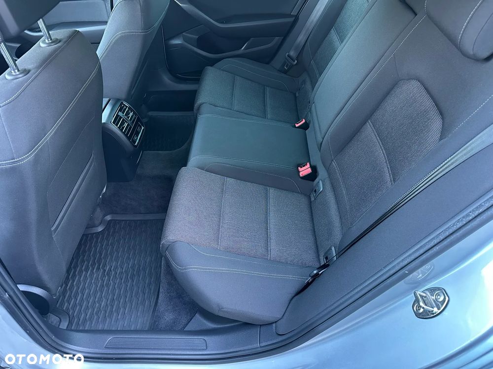 Volkswagen Passat - 26