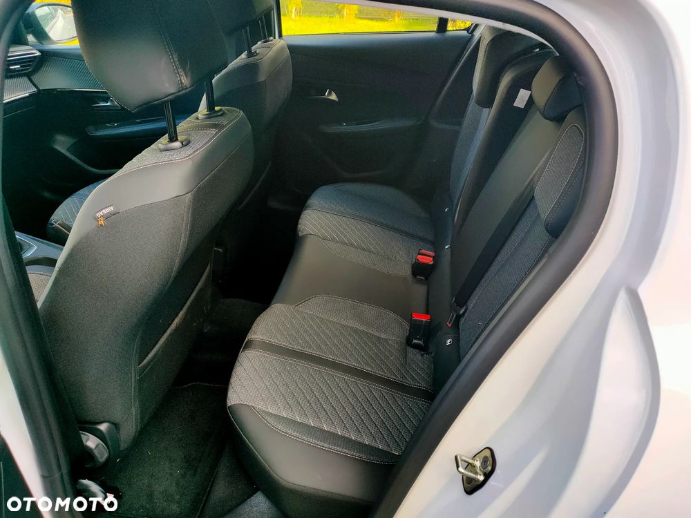 Peugeot 208 - 11