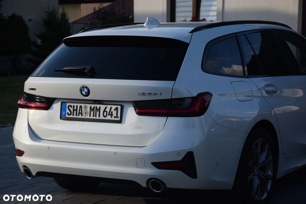 BMW Seria 3 320d xDrive Luxury Line Purity sport - 17