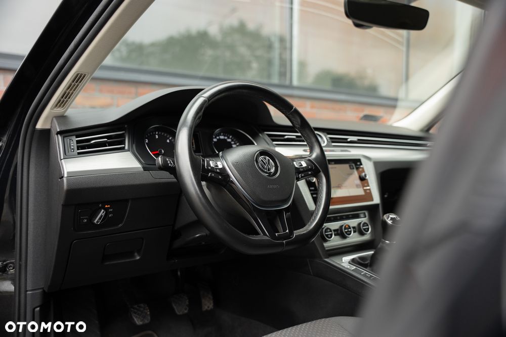 Volkswagen Passat 1.6 TDI BMT Trendline - 24