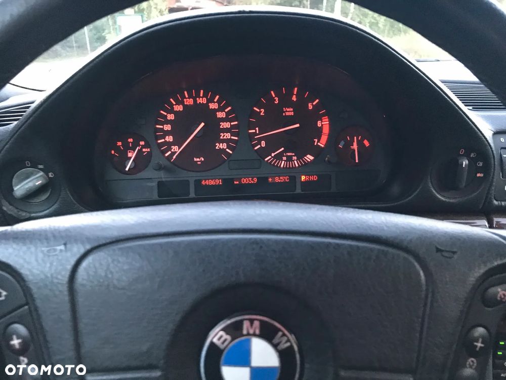 BMW Seria 7 750i - 26