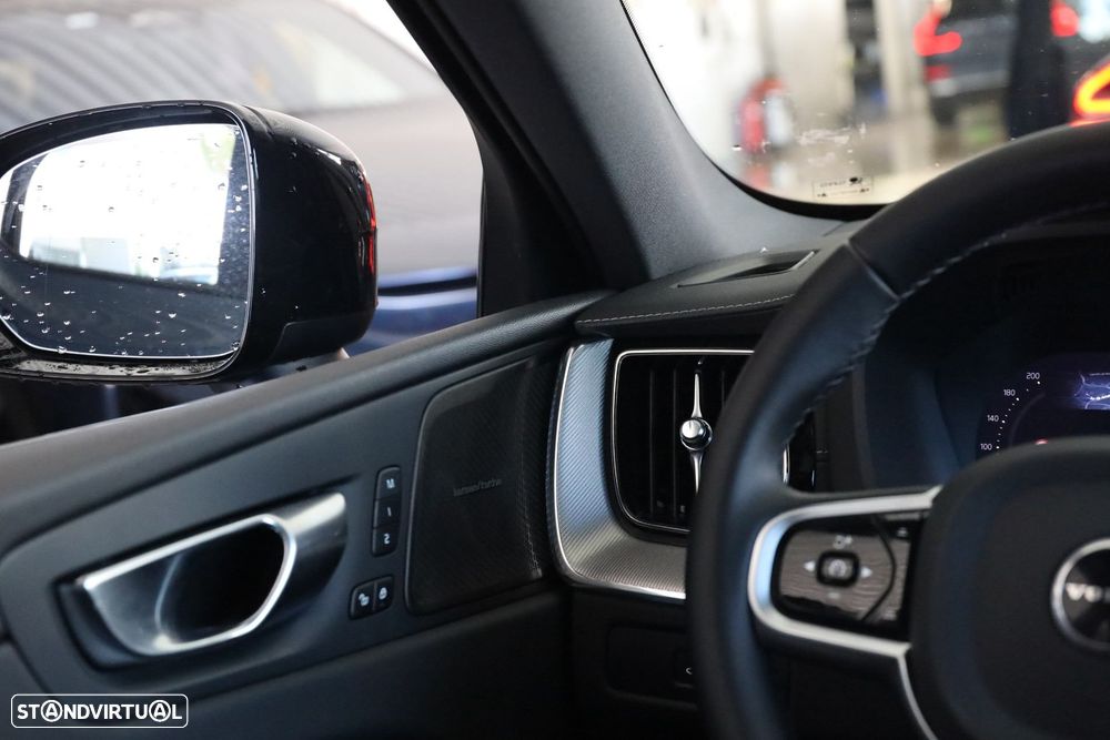 Volvo XC 60 T6 AWD Ultra Black Edition - 22