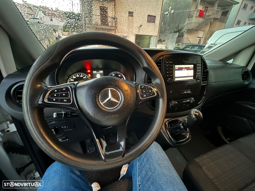 Mercedes-Benz W447 - 6