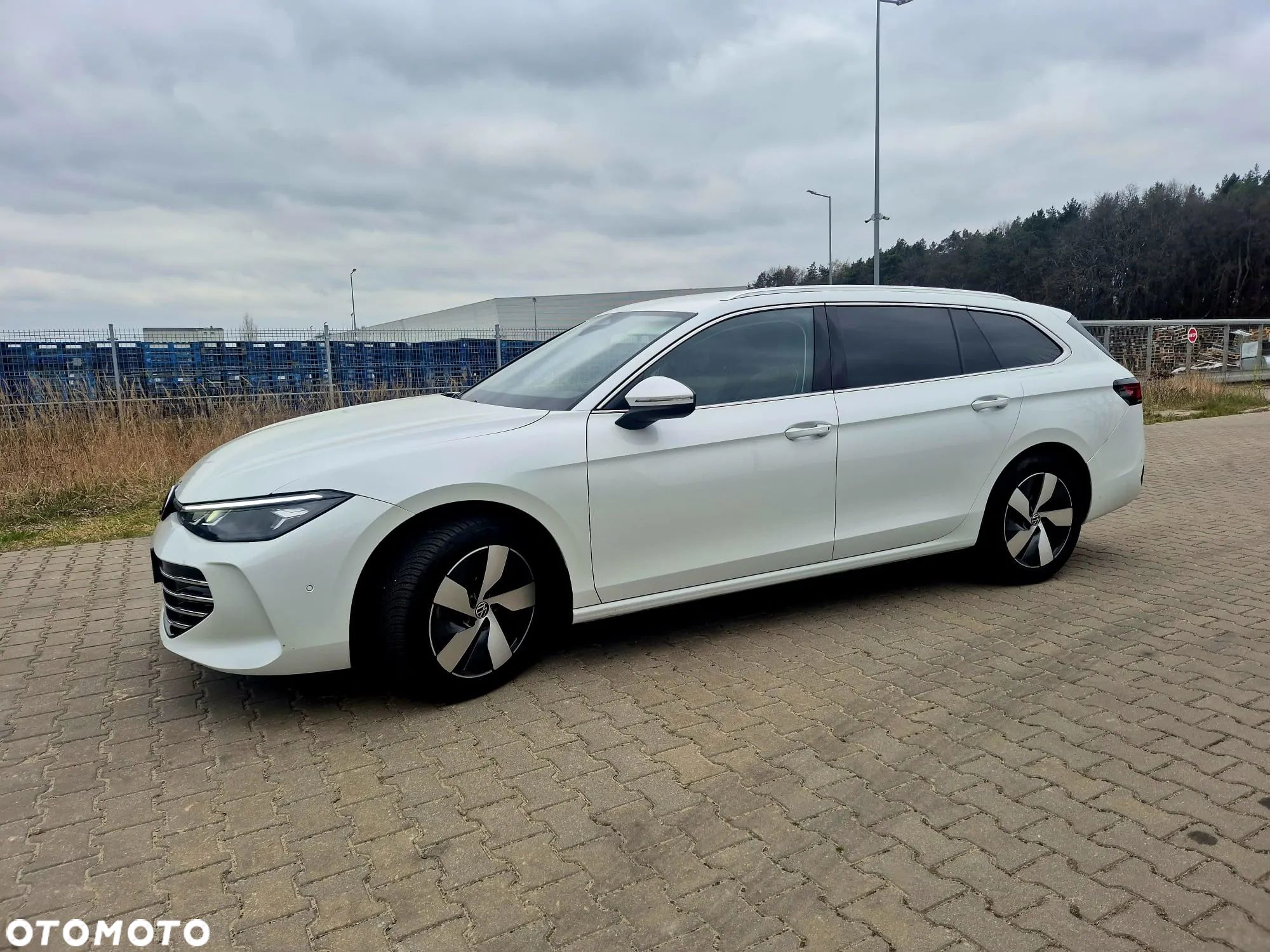 Volkswagen Passat - 1