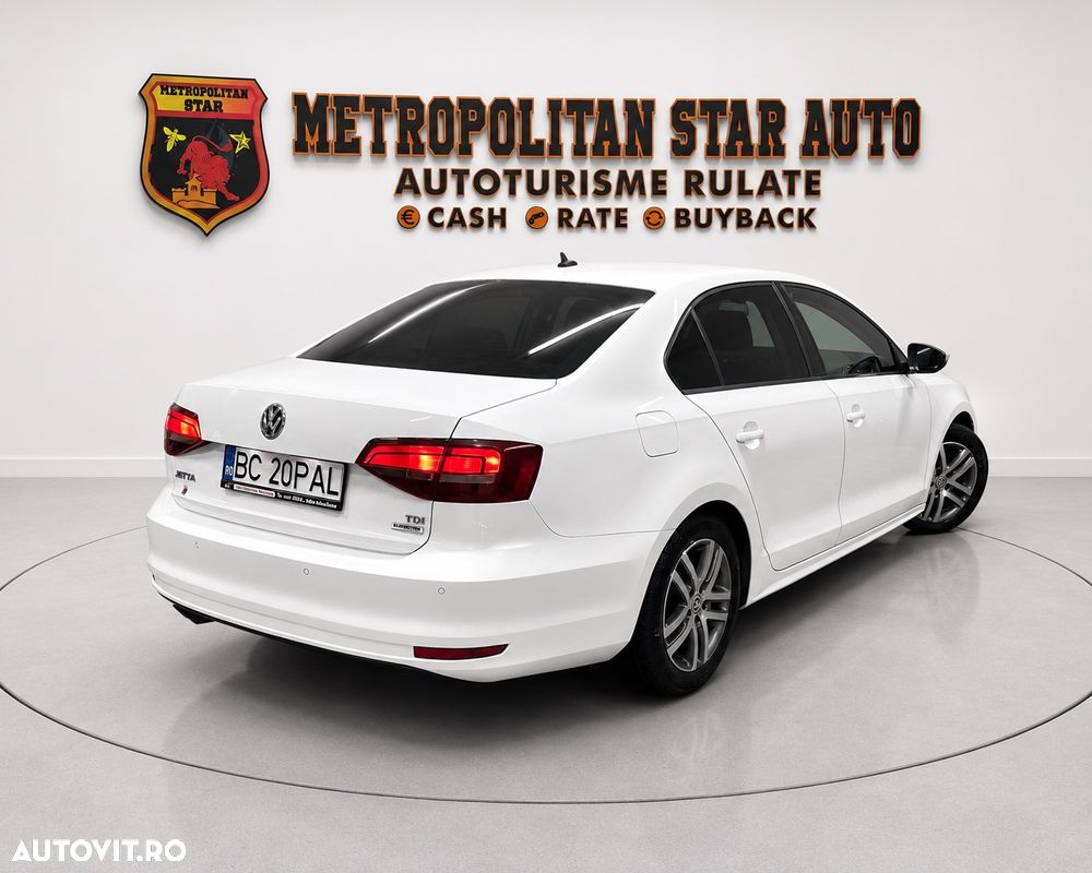 Volkswagen Jetta - 4