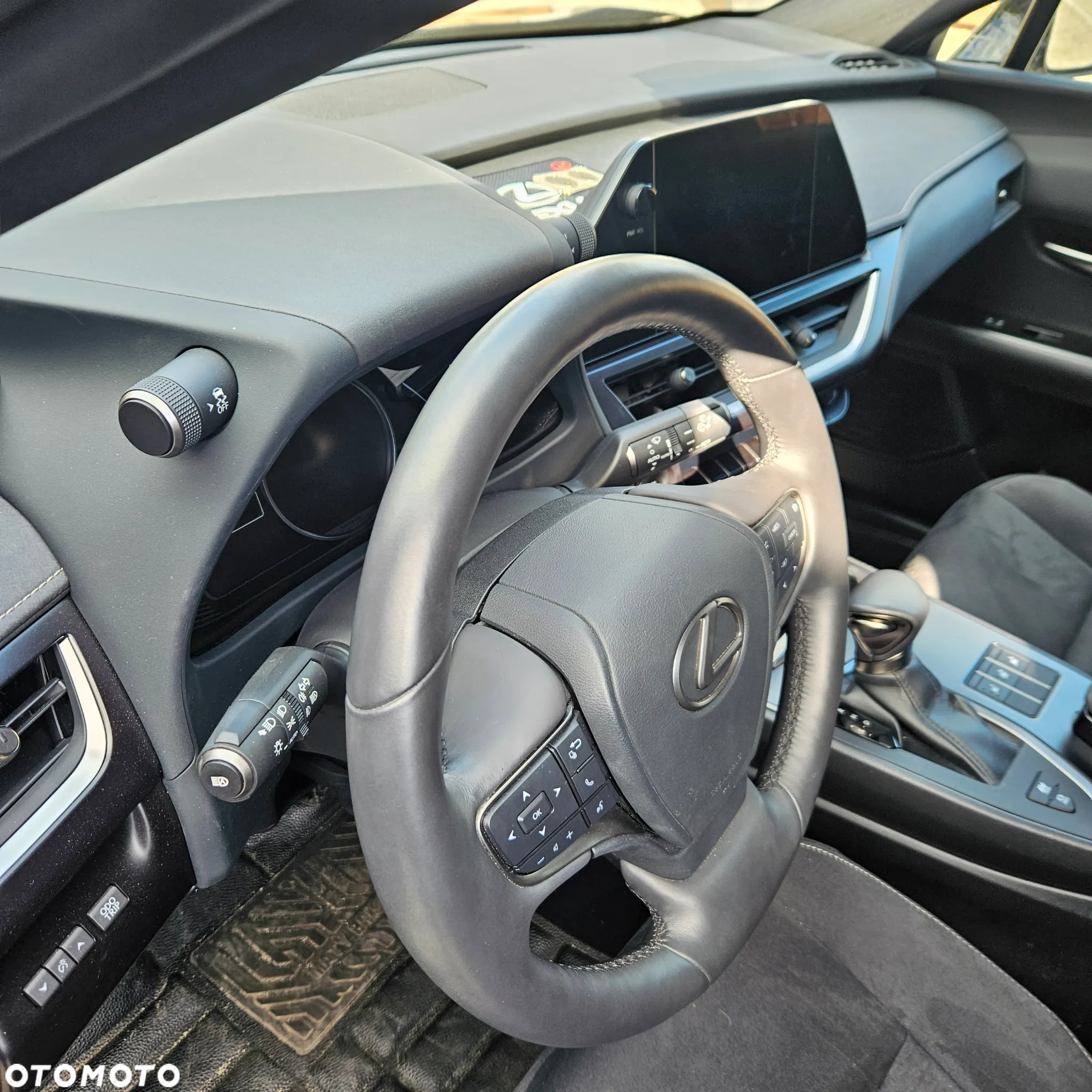 Lexus UX 250h GPF Business 2WD - 32
