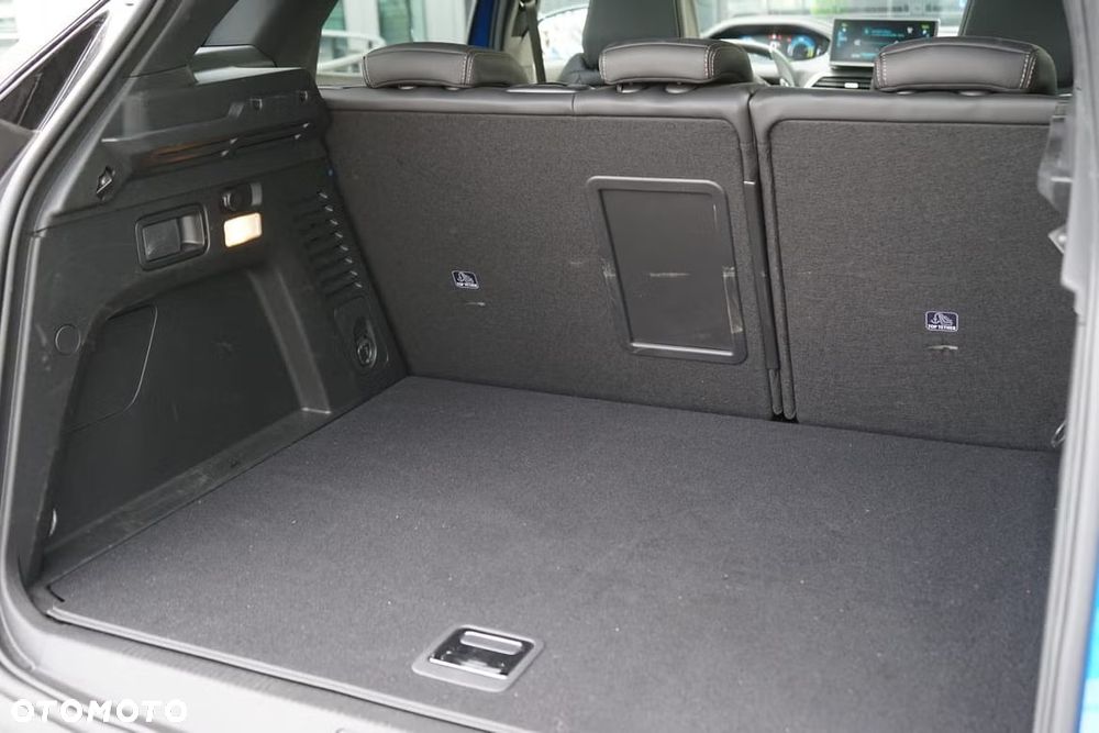 Peugeot 3008 1.6 PureTech HYbrid4 GT Line S&S EAT8 - 11