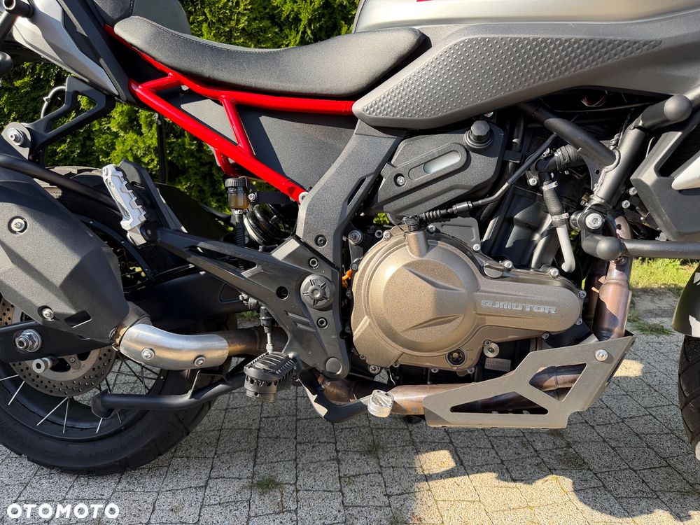 QJMOTOR SRT 600SX - 11