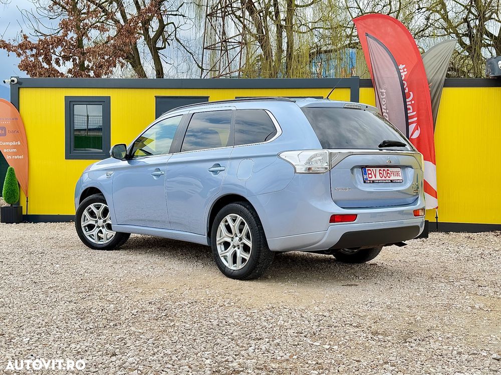 Mitsubishi Outlander 2.0 4WD Top - 4