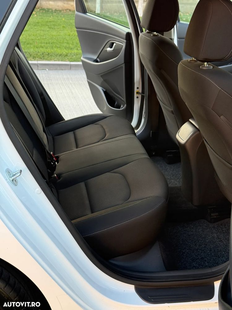 Hyundai i30 1.6 CRDI Automatik Style - 30