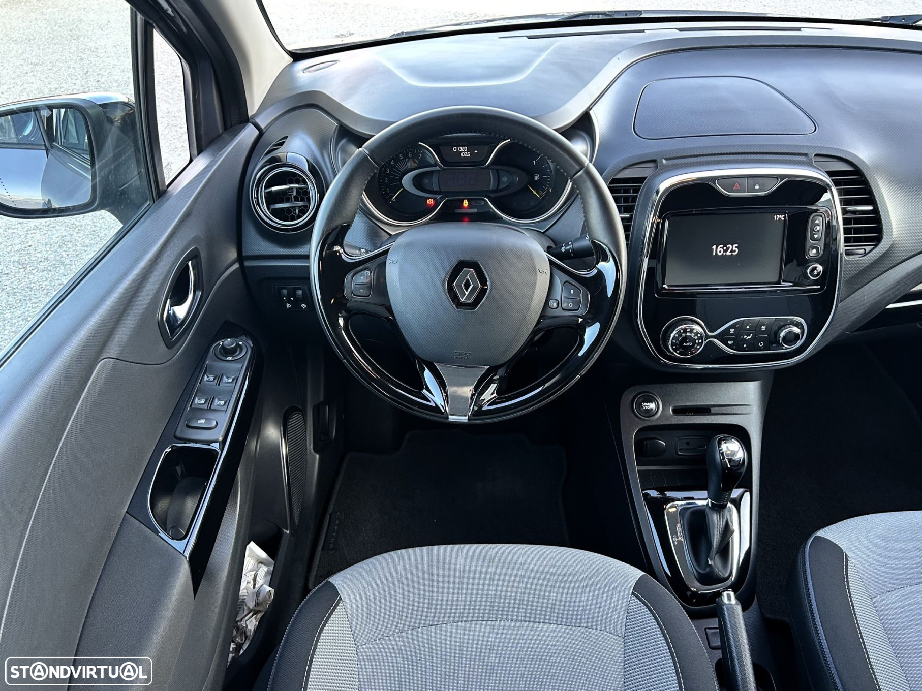 Renault Captur 1.2 TCe Exclusive EDC - 23