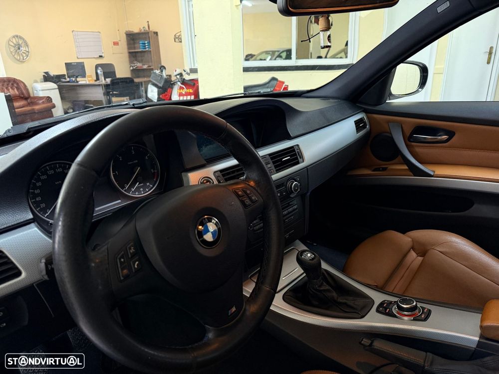 BMW 320 d Pack M - 15