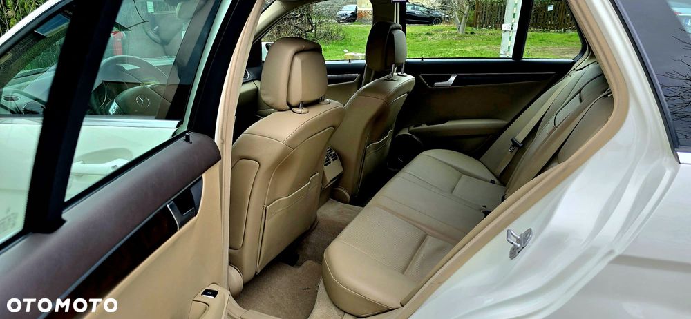 Mercedes-Benz Klasa C 250 CDI BlueEff Elegance 4-Matic - 17