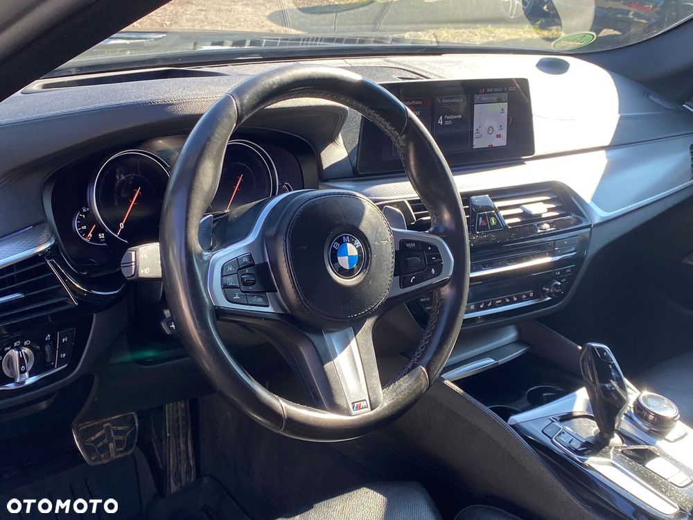 BMW Seria 5 M550i xDrive sport - 16