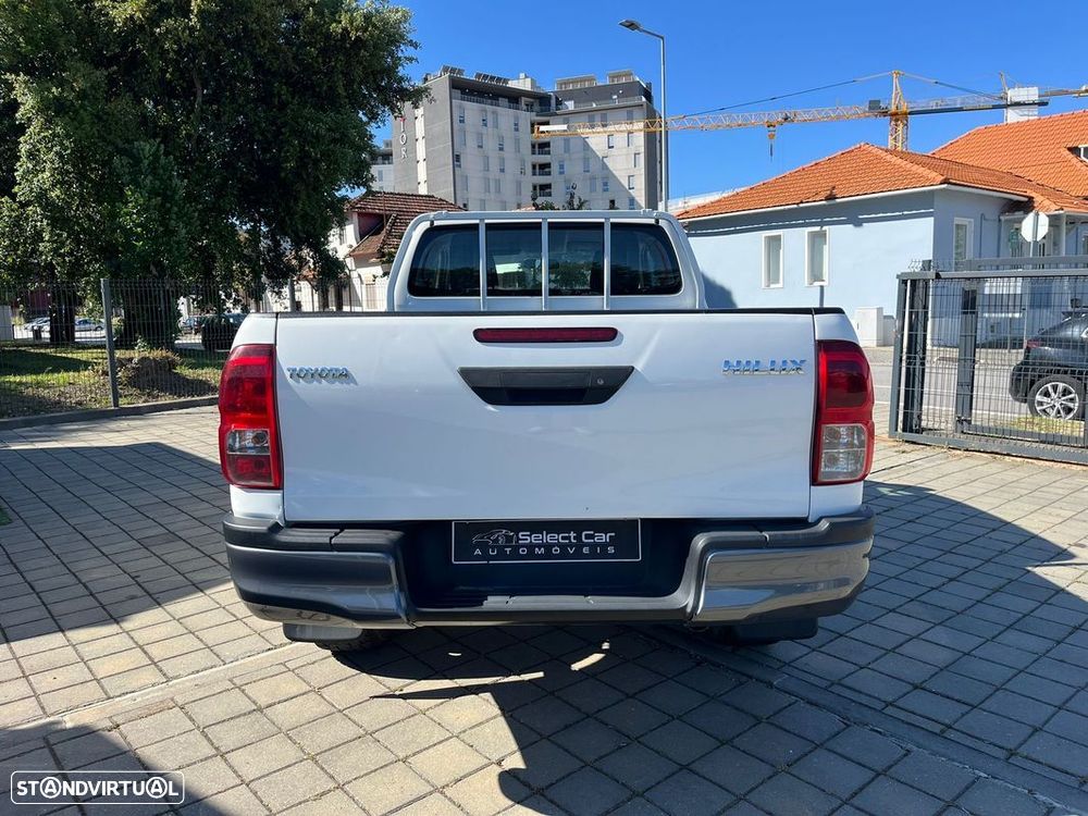 Toyota Hilux 2.4 D-4D 2WD CE - 28