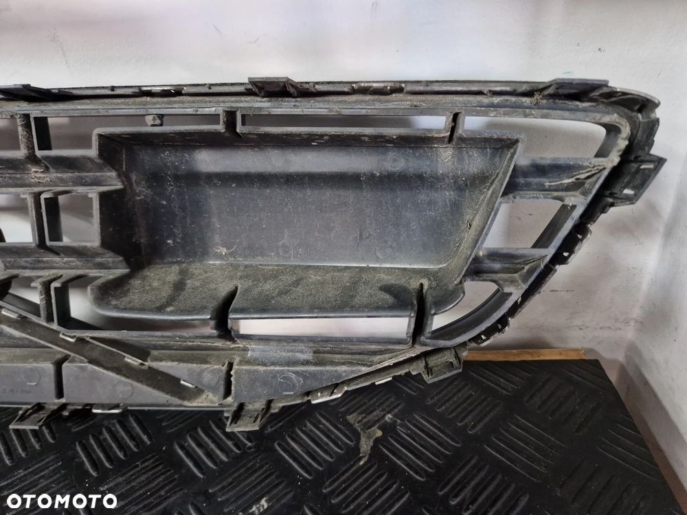 ATRAPA GRILL RADAR  VOLVO V40II 12-16R  31301892 - 8
