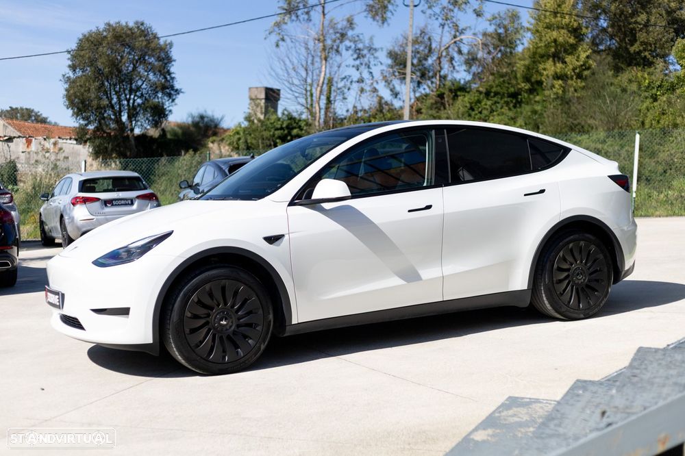 Tesla Model Y Standard RWD - 4
