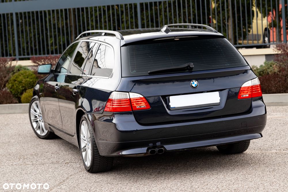 BMW Seria 5 525i xDrive - 7