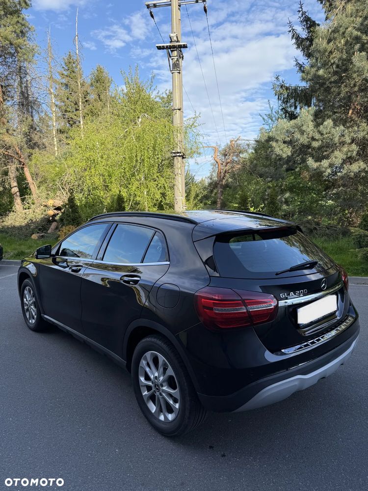 Mercedes-Benz GLA 200 7G-DCT - 5
