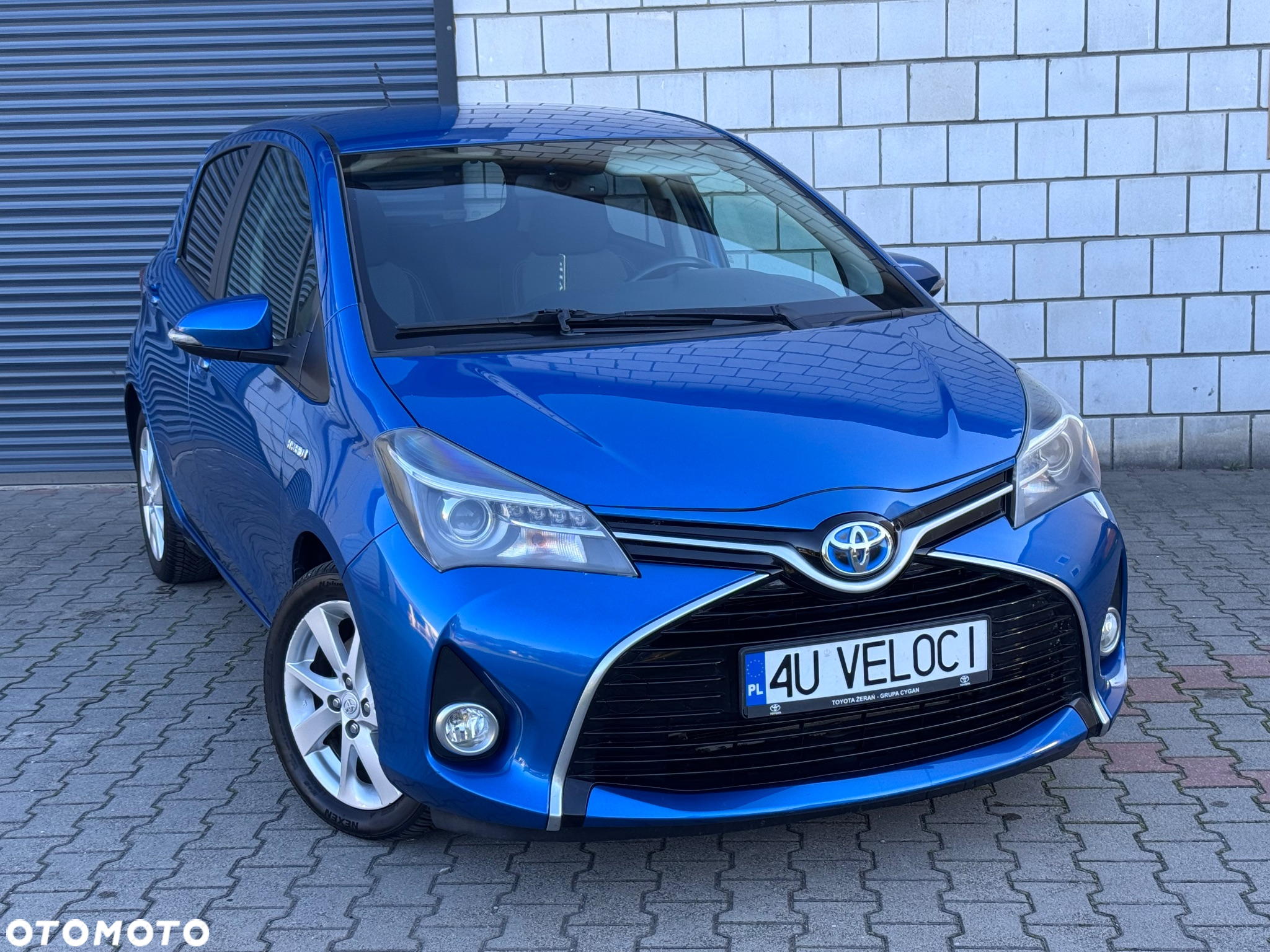 Toyota Yaris Hybrid 100 Premium - 4