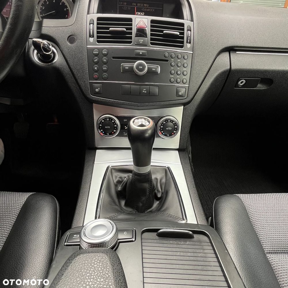 Mercedes-Benz Klasa C 180 Kompressor BlueEFFICIENCY Avantgarde - 19