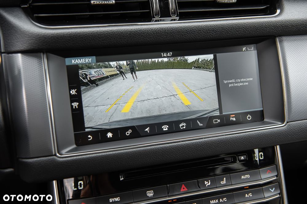 Jaguar XF P250 R-Dynamic BLACK - 24