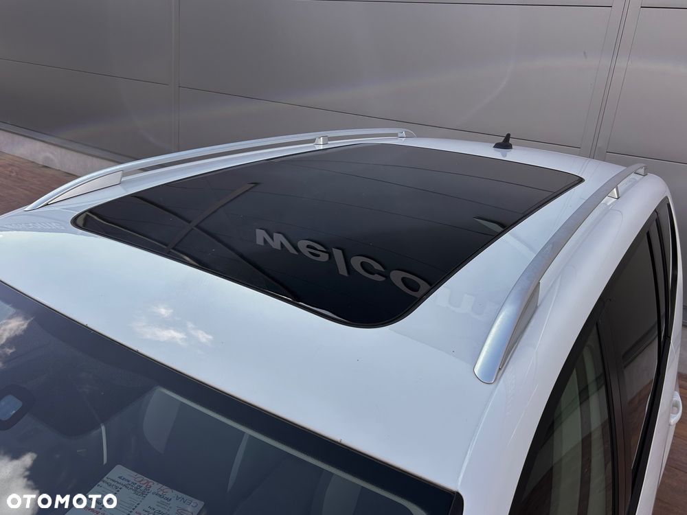 Volkswagen Touran 1.6 TDI DPF Highline - 23
