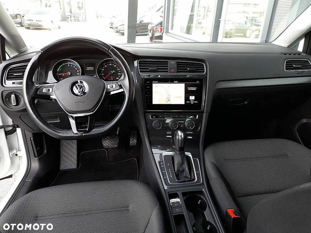 Volkswagen Golf - 14