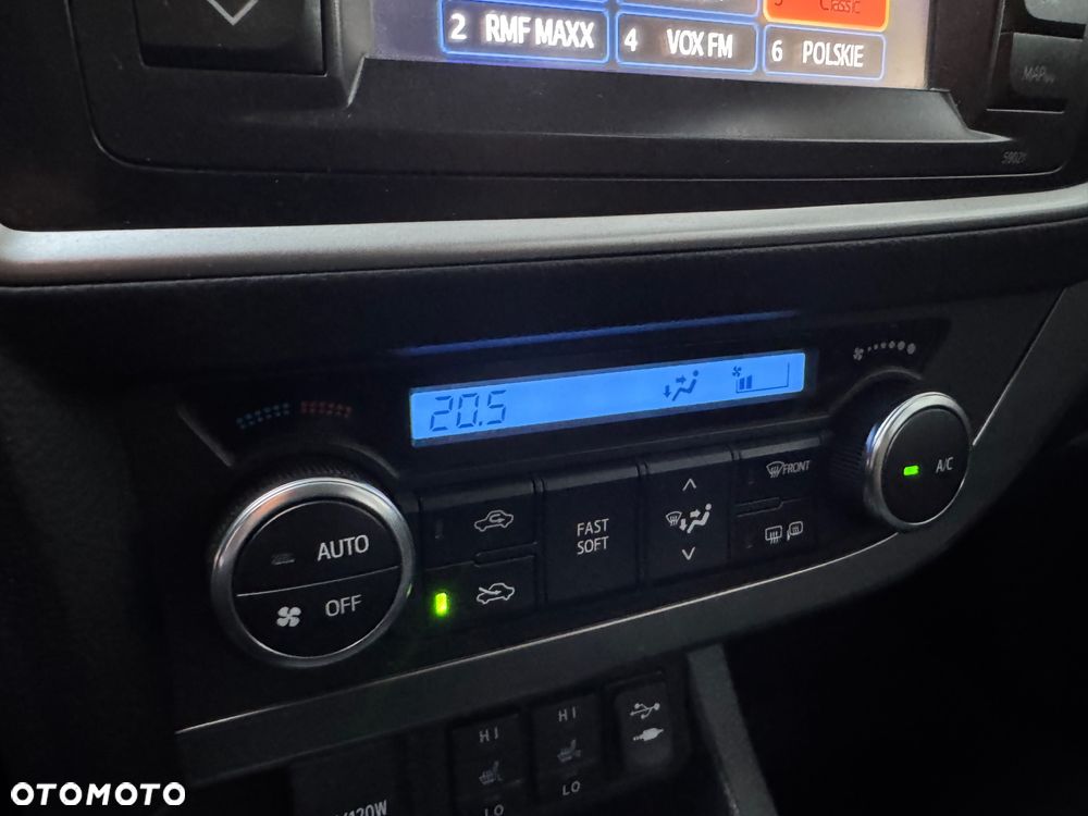 Toyota Auris 1.6 Premium + - 21