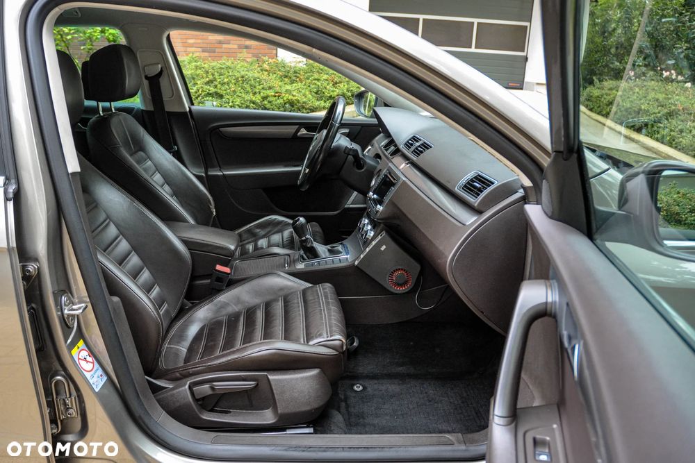 Volkswagen Passat - 11
