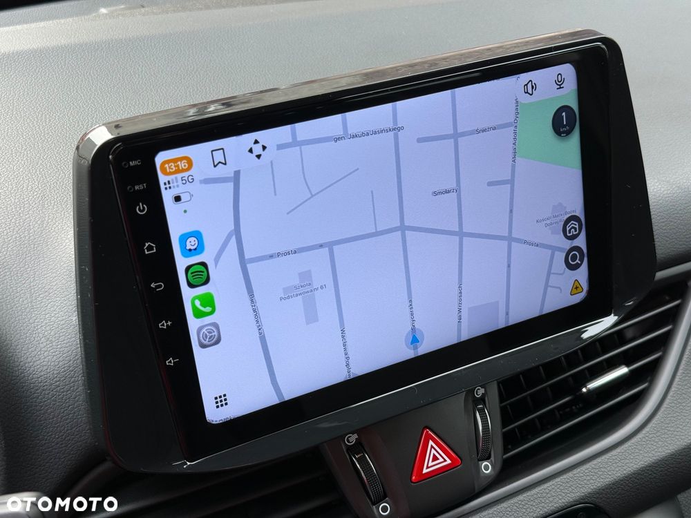 Hyundai i30 1.5 DPI Classic + - 11