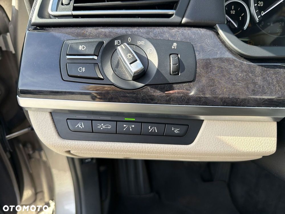 BMW Seria 7 750i - 22