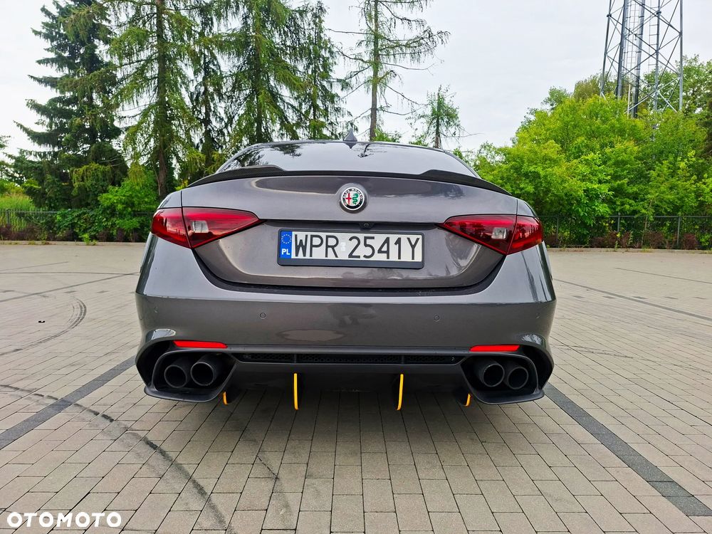 Alfa Romeo Giulia 2.9 V6 Bi-Turbo AT8 Quadrifoglio - 4
