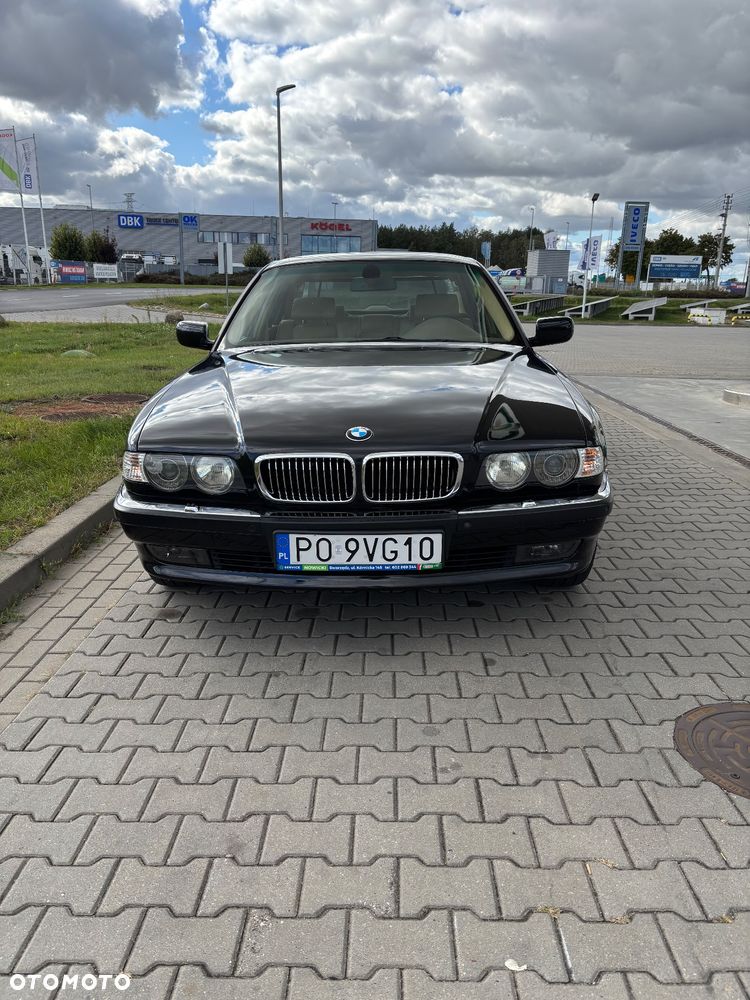 BMW Seria 7 735i - 26