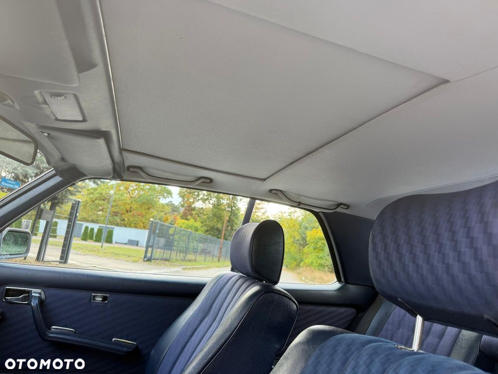 Mercedes-Benz W123 - 35