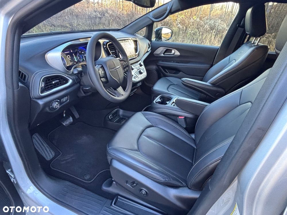 Chrysler Pacifica - 16