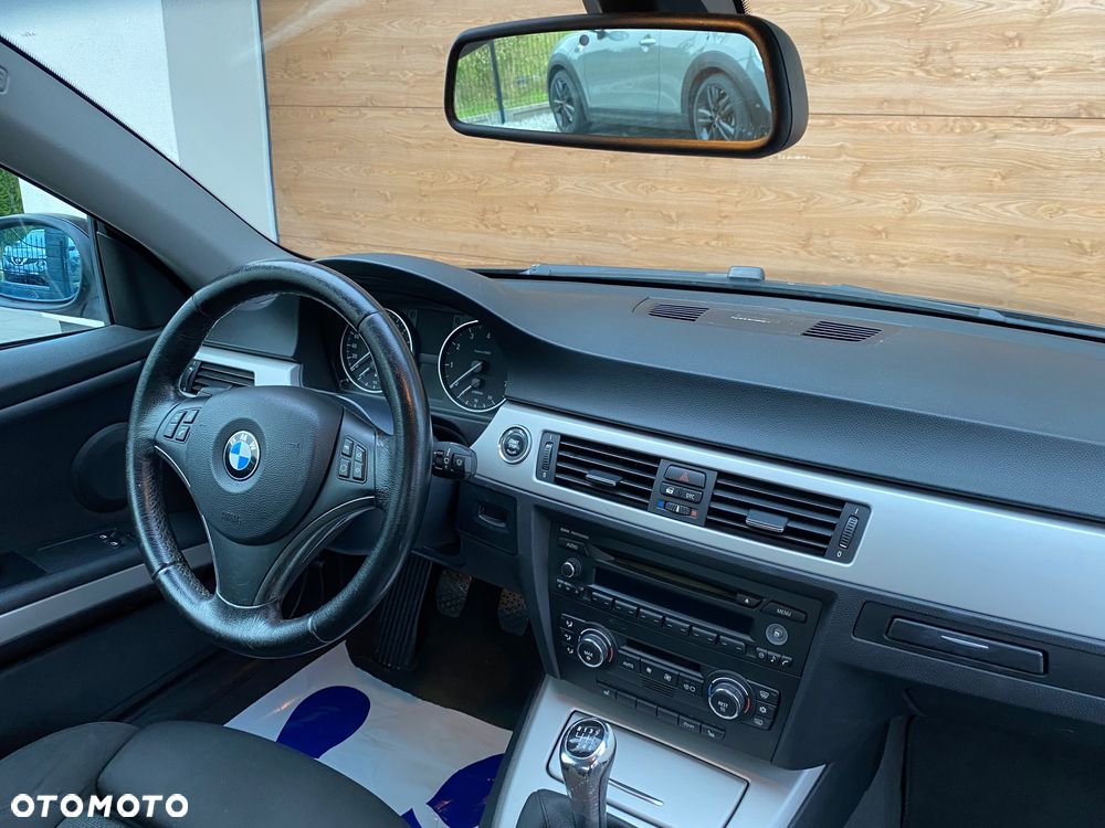 BMW Seria 3 320i Edition Exclusive - 28