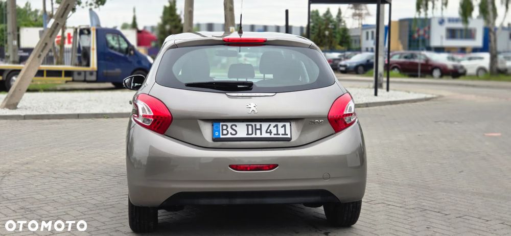Peugeot 208 - 12