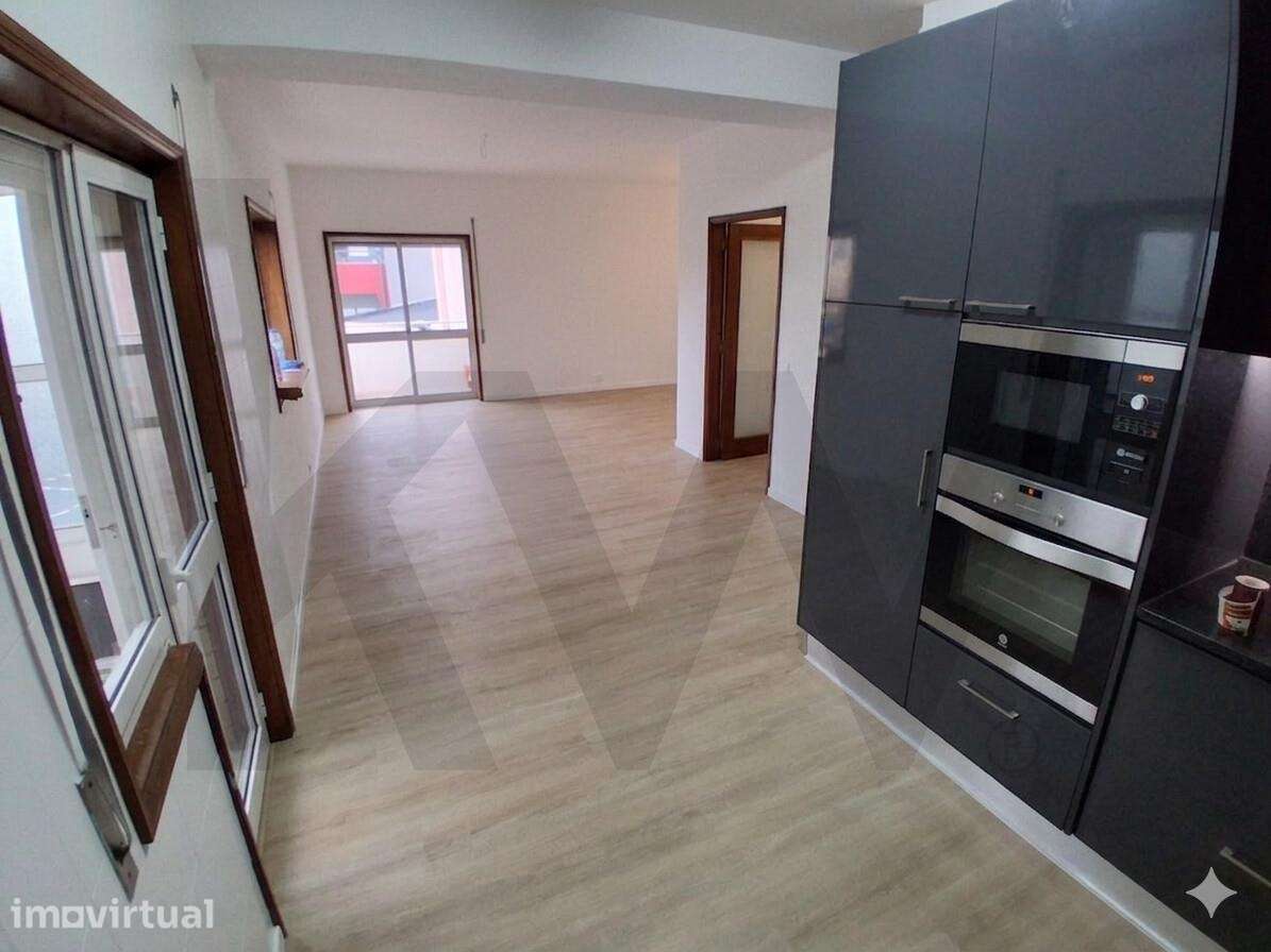 Apartamento T2 à venda na Rua Padre Joaquim das Neves- Rio Tinto - Grande imagem: 2/11