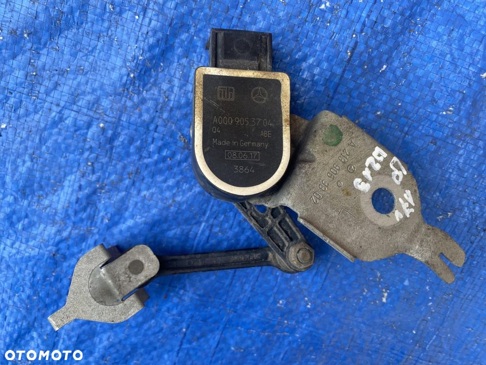 MERCEDES-BENZ E 63AMG LEWY PRZÓD CZUJNIK POZIOMOWANIA - 4