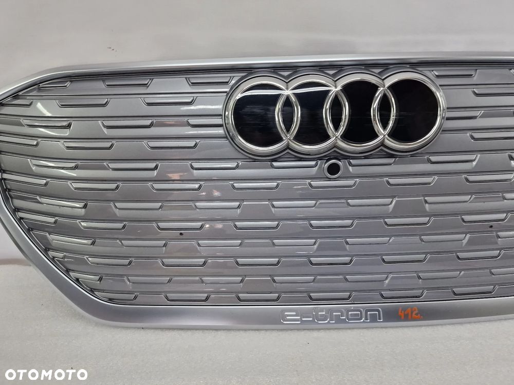 AUDI E-TRON Q4 89A 21- ATRAPA / GRILL PRZEDNI PRZÓD ZE ZNACZKIEM POD RADAR + KAMERA , NR 89A853653A / 89A853651A , NR AUKCJI GL412 - 5