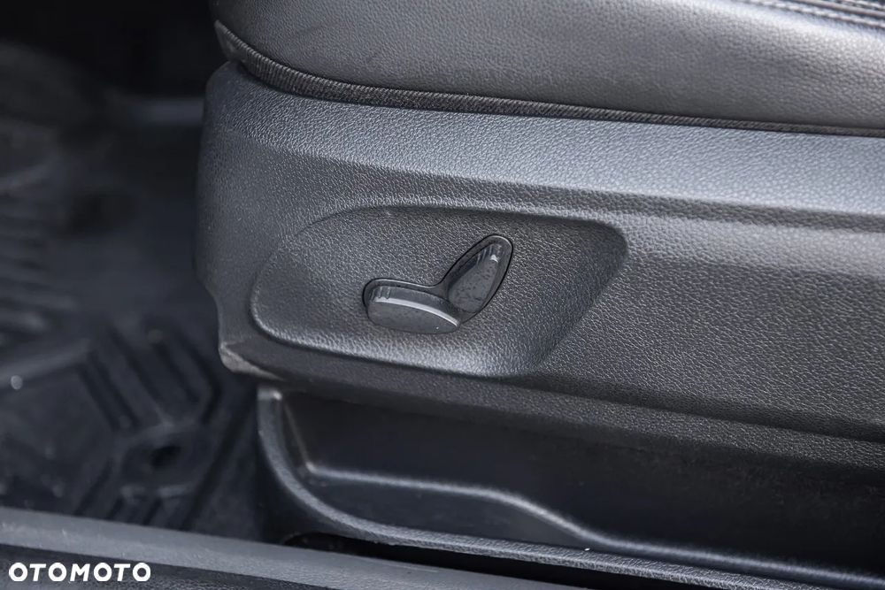 Ford Kuga 2.5 4x4 Titanium - 17