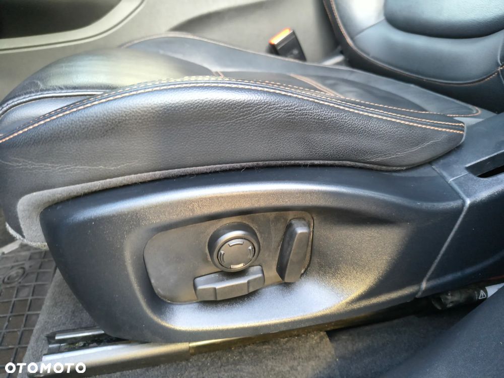 Jaguar F-Pace ver-20d-awd-prestige - 17