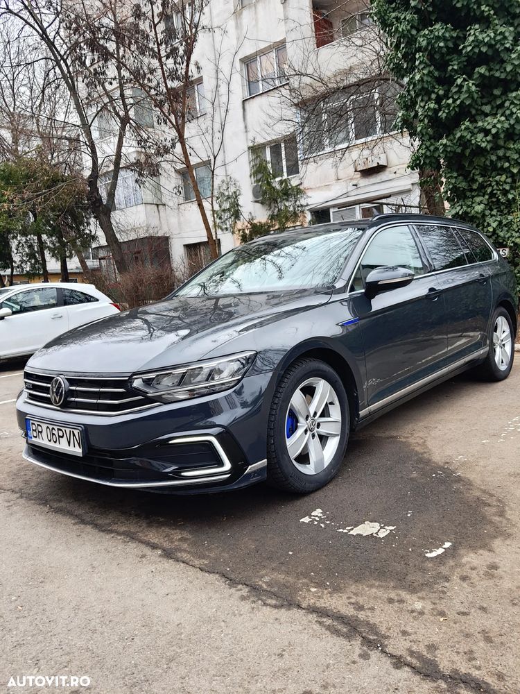 Volkswagen Passat - 1