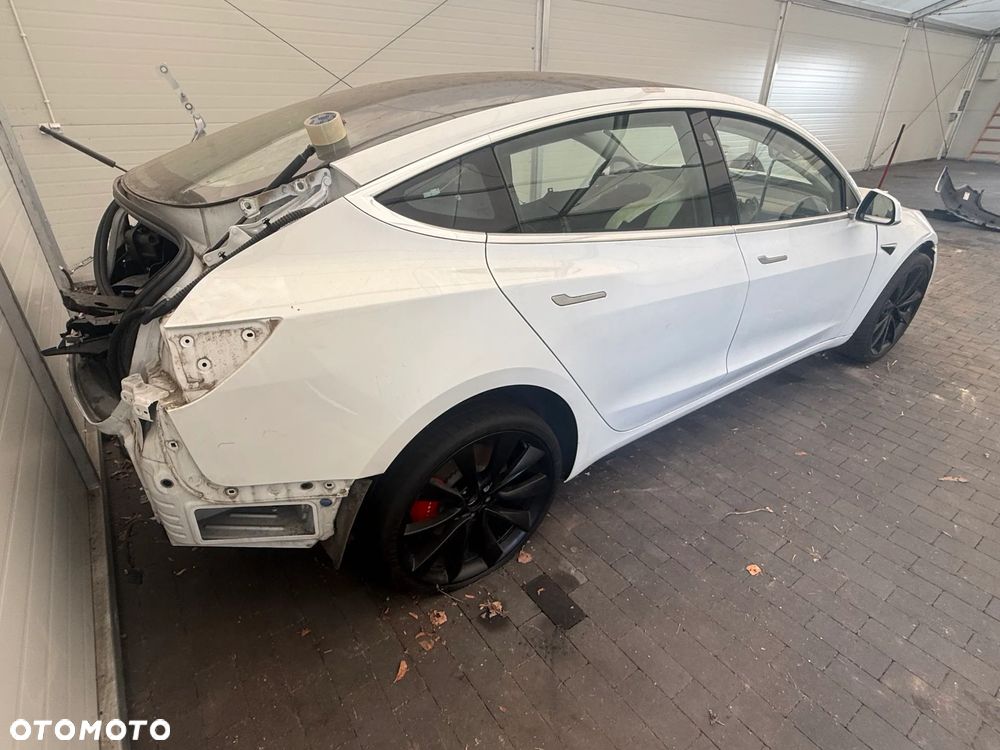 Tesla Model 3 Langstreckenbatterie Allradantrieb Dual Motor Performance - 2